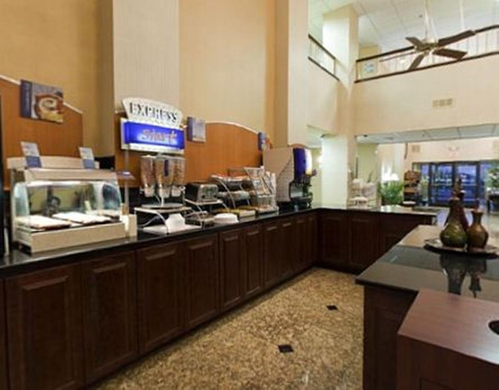 Southaven Inn Express - Memphis International Airport/Graceland Екстер'єр фото